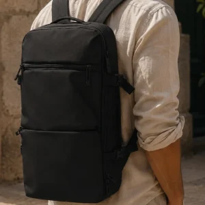 Mochila negra de viaje para cabina Rayanair