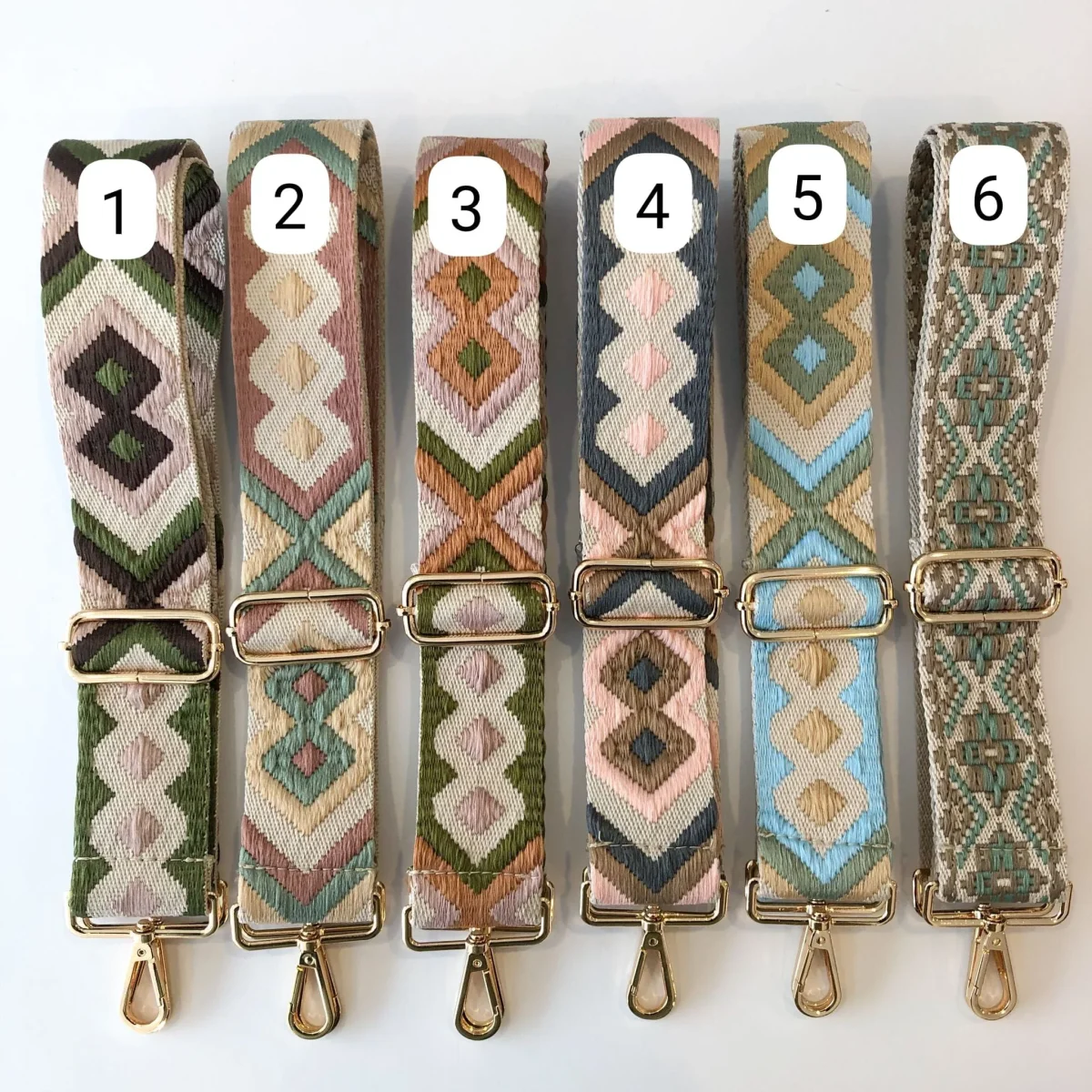 Porta móvil piel taupe tachuelas doradas - Imagen 7