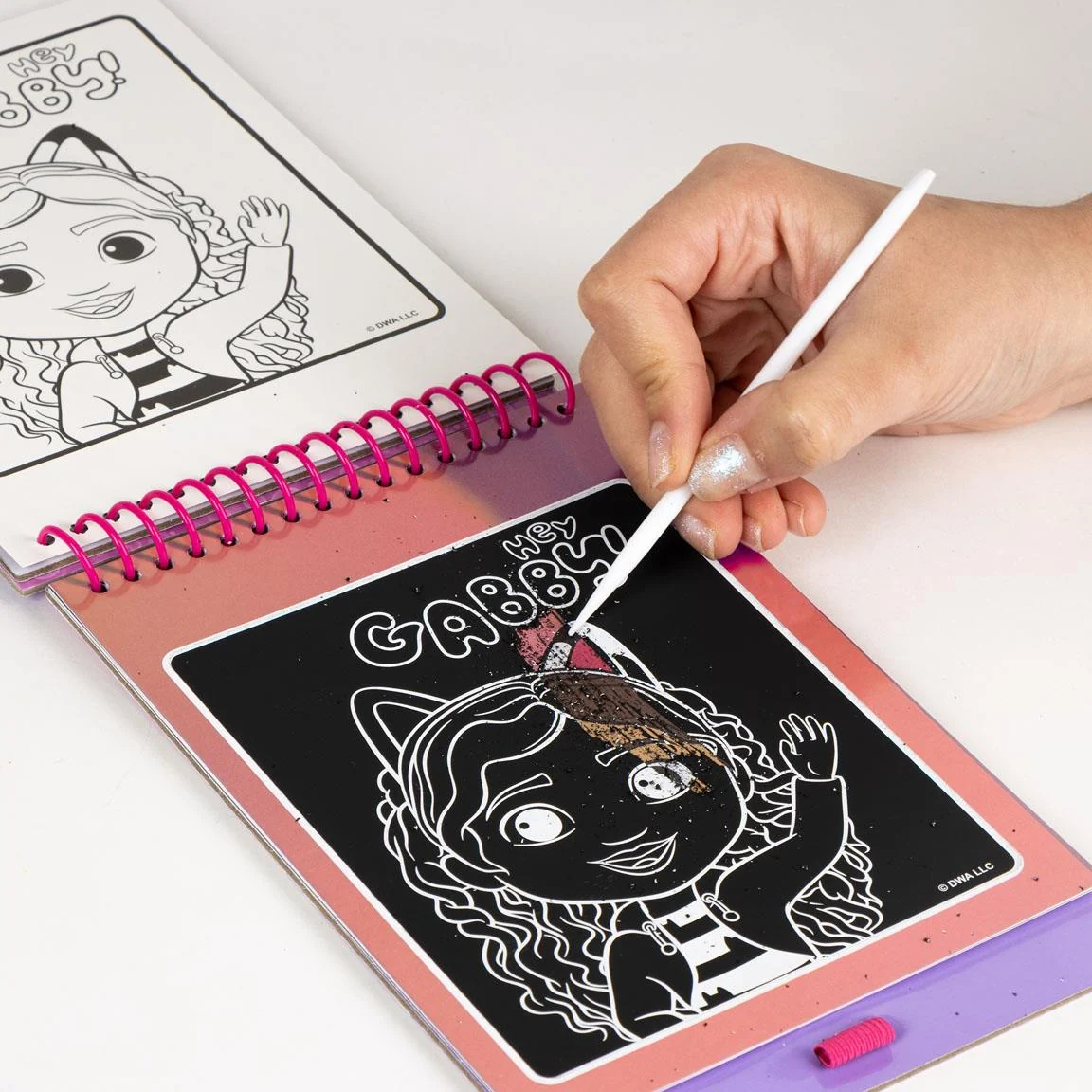 SET DE PAPELERIA SCRATCH BOOK GABBY´S DOLLHOUSE - Imagen 3