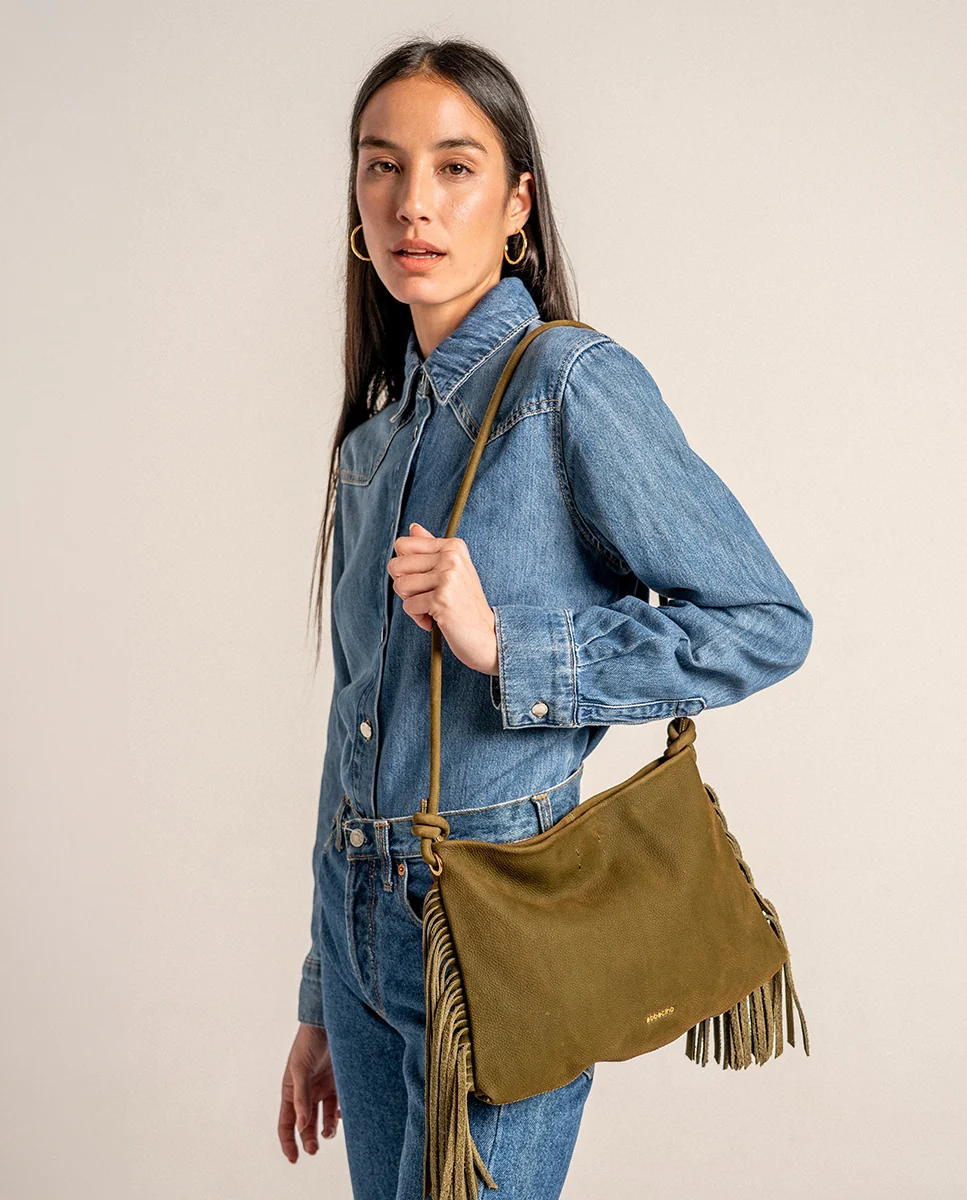 Bolso de hombro en piel con flecos verde - Imagen 2