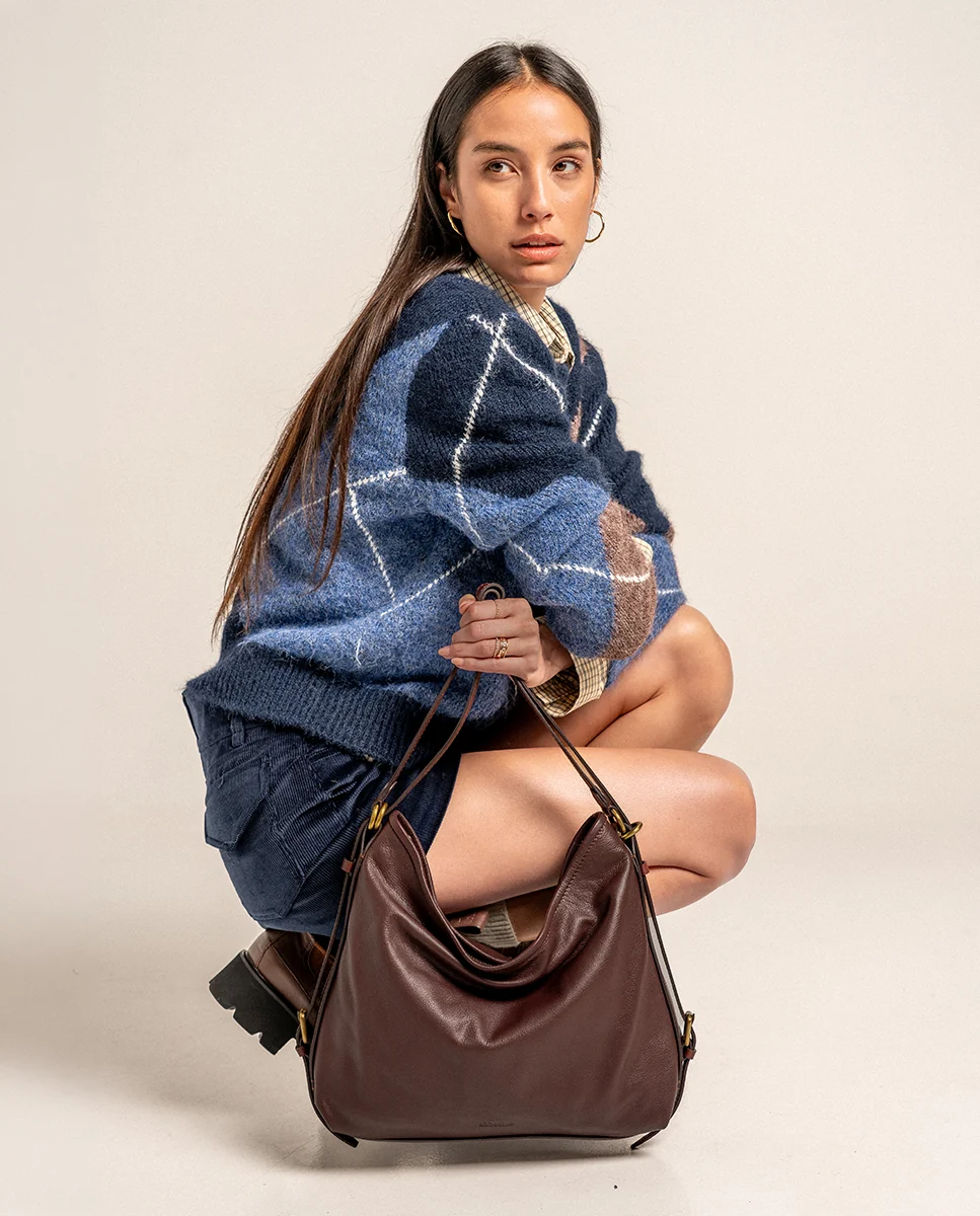 Bolso multifuncional en piel burdeos - Imagen 2