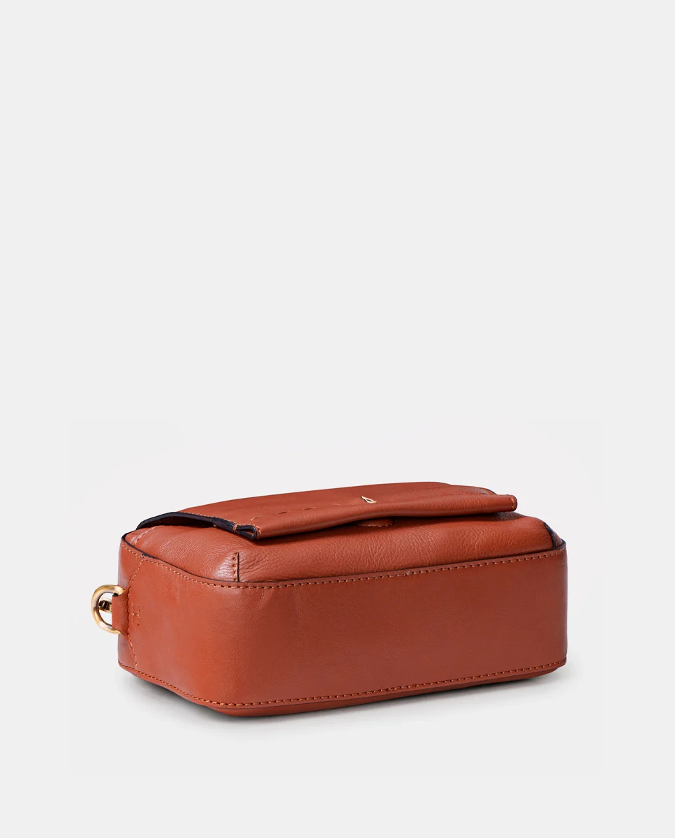 Bandolera pequeña en piel cognac - Imagen 6