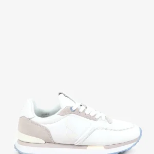 Zapatilla de mujer en blanco