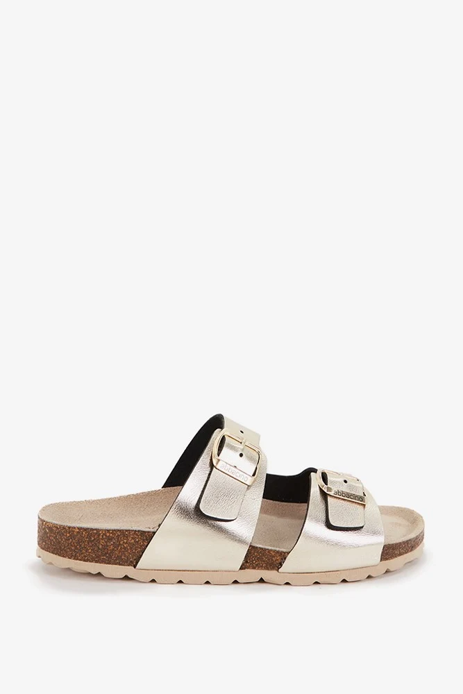 Sandalia plana de mujer en beige perlado