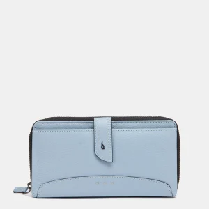 Cartera grande de piel azul claro