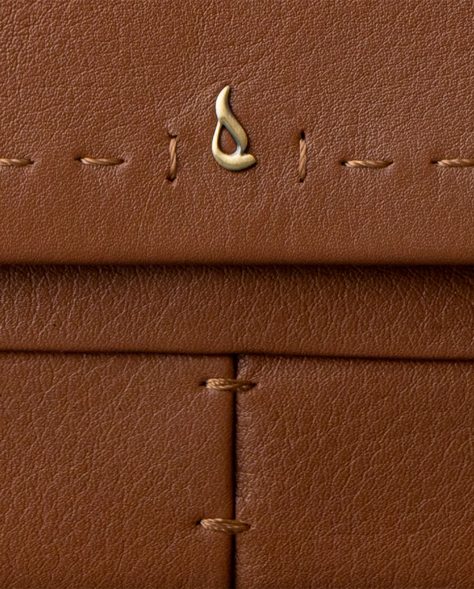 Cartera mediana de mujer en piel cognac - Imagen 8