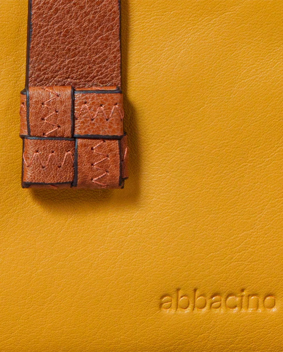 Cartera pequeña de mujer en piel amarilla - Imagen 8
