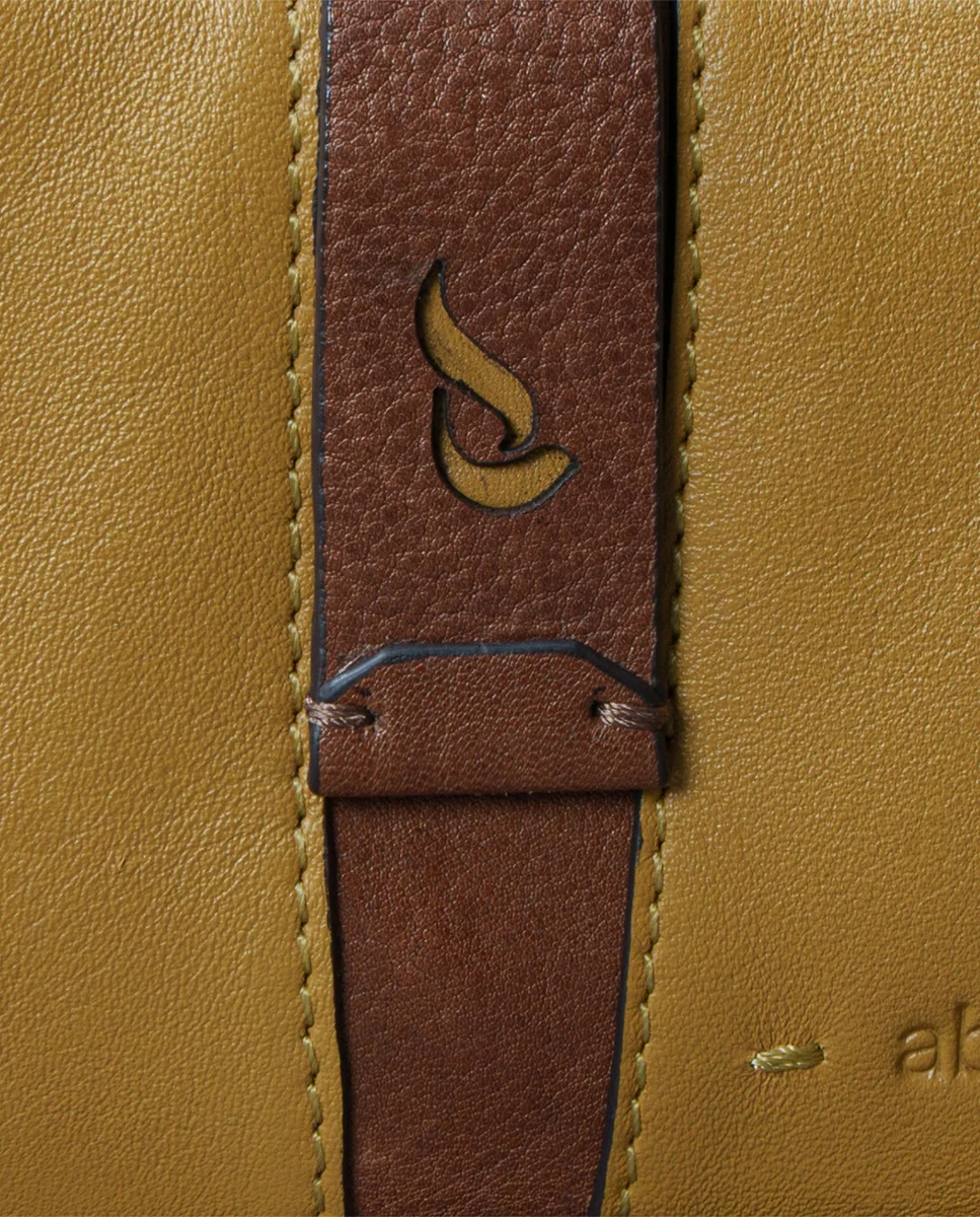 Cartera mediana de mujer en piel ámbar - Imagen 9