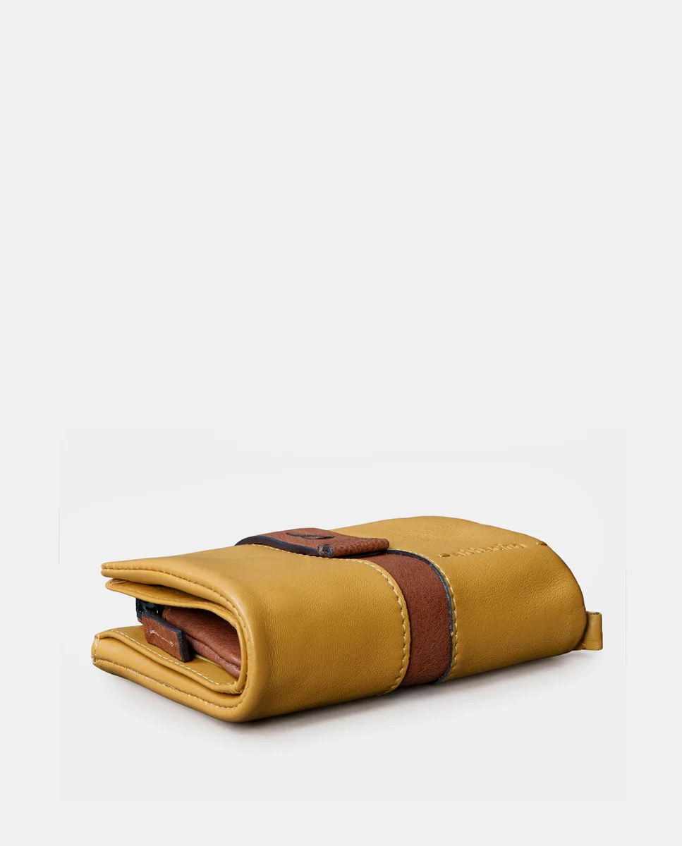 Cartera pequeña de mujer en piel ámbar - Imagen 7