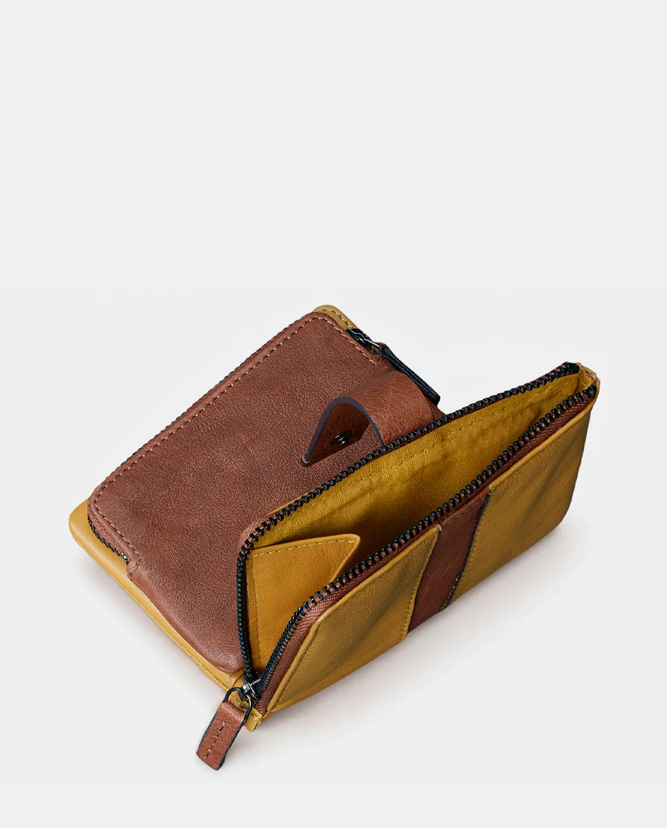 Cartera pequeña de mujer en piel ámbar - Imagen 4