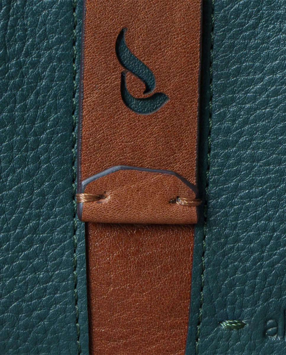 Cartera pequeña de mujer en piel azul - Imagen 9