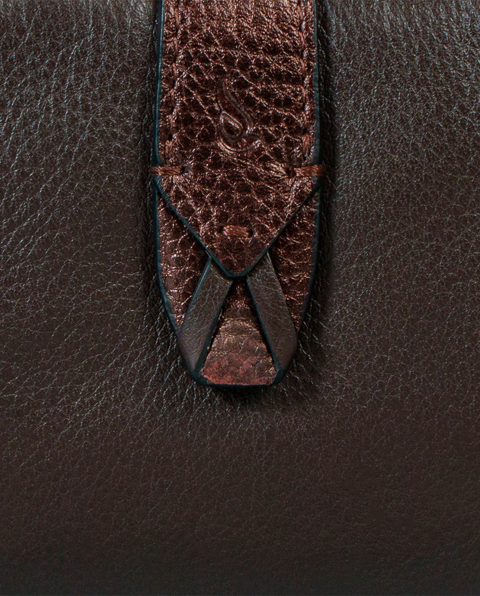 Cartera mediana de mujer en piel marrón - Imagen 9
