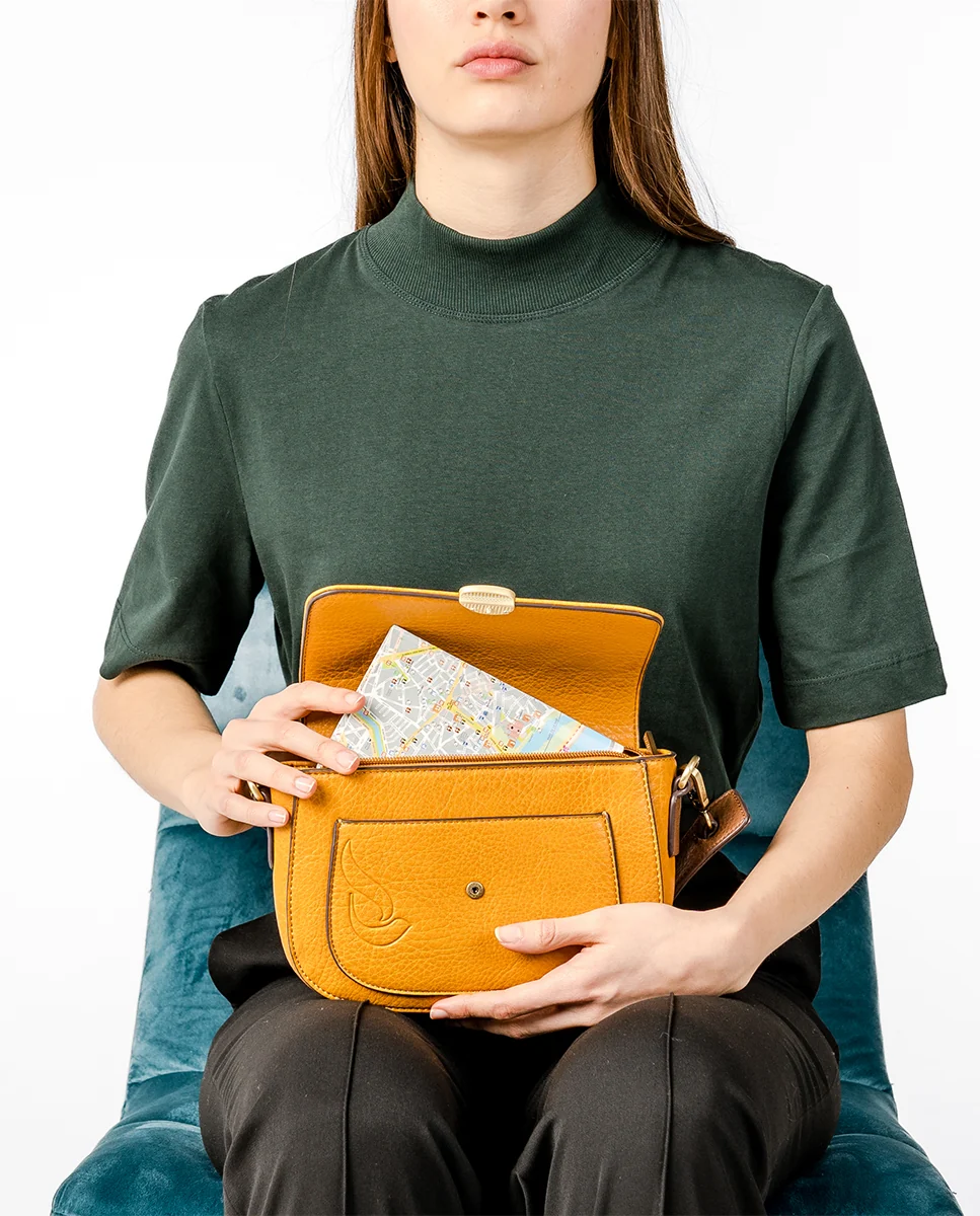Bolso de hombro en materiales reciclados ámbar - Imagen 3