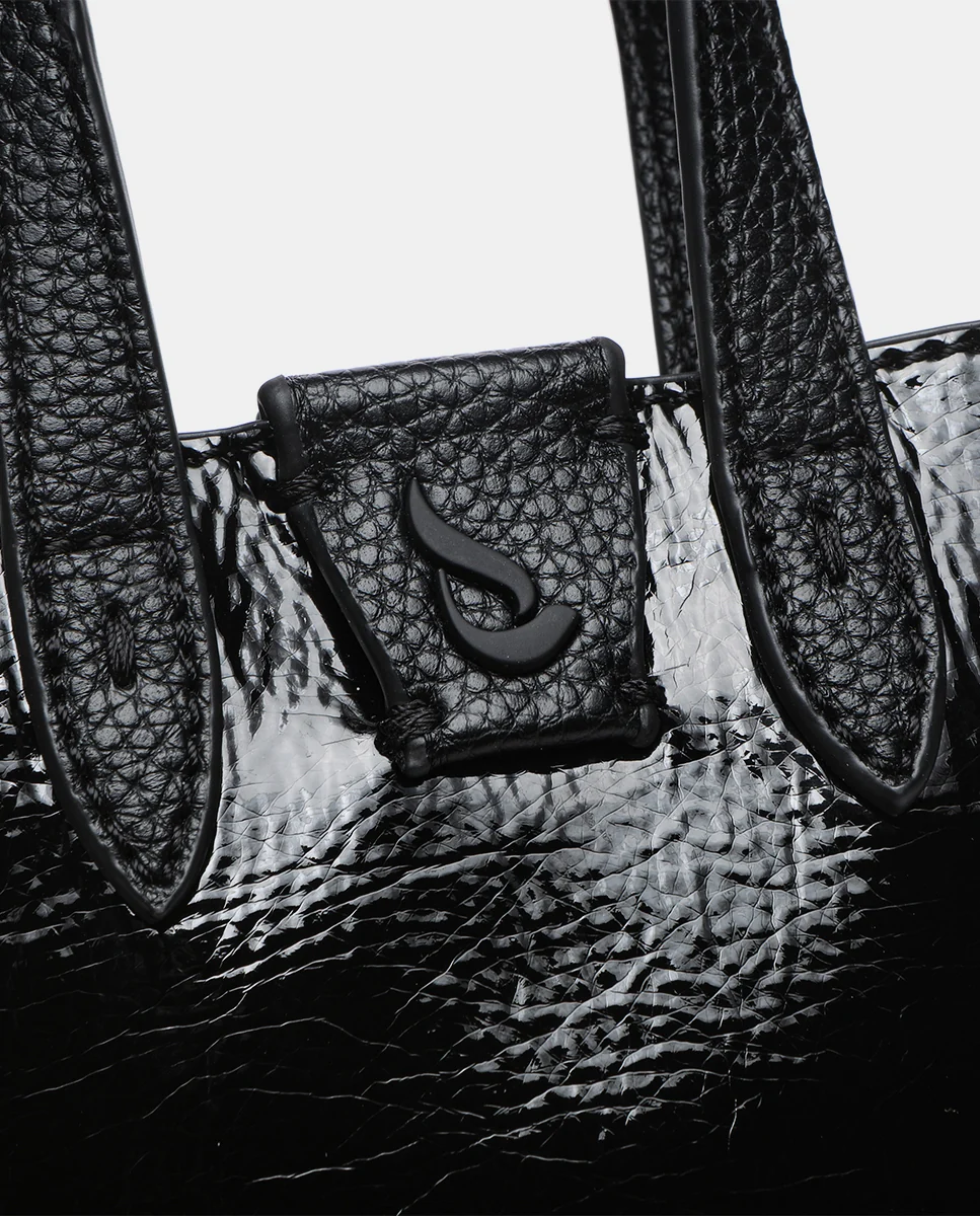 Bolso de mano de charol en negro - Imagen 8