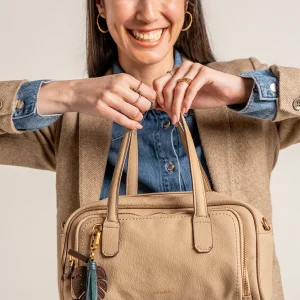 Bolso de mano en materiales reciclados beige