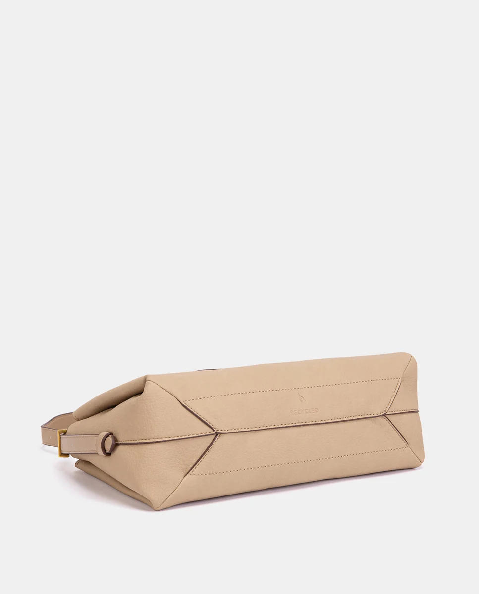 Bolso de hombro en materiales reciclados beige - Imagen 6