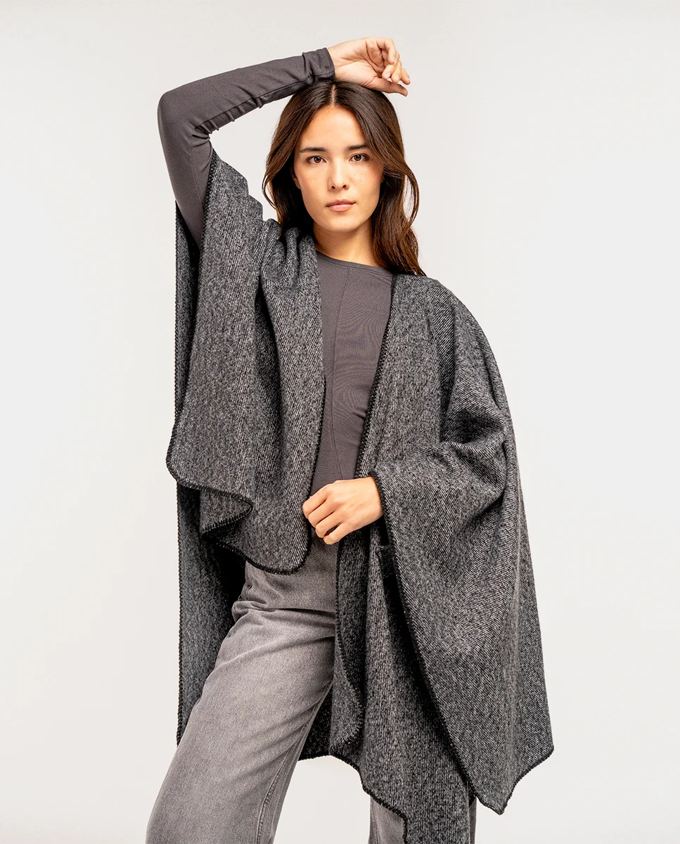 Poncho en negro - Imagen 2