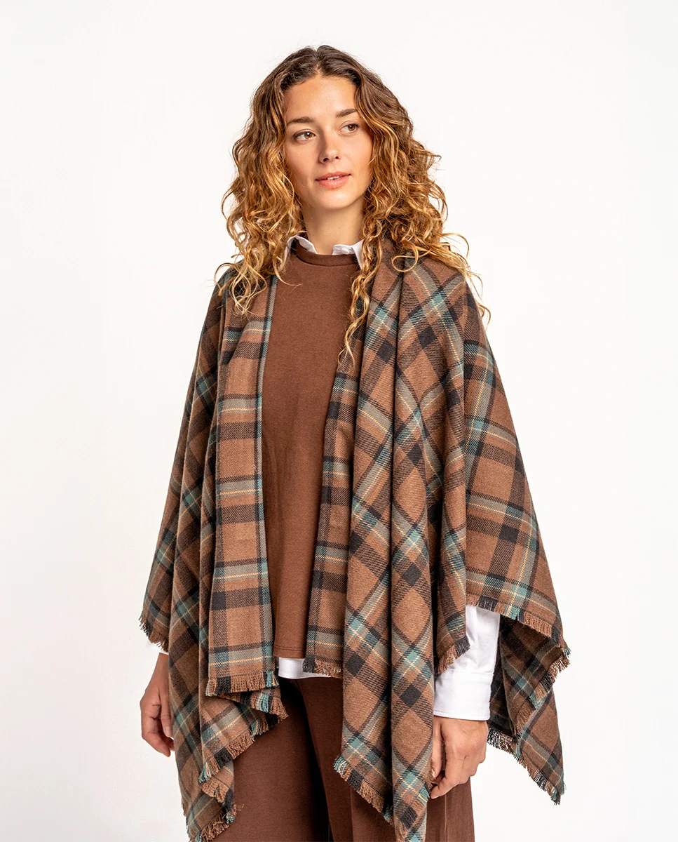 Poncho a cuadros marrón