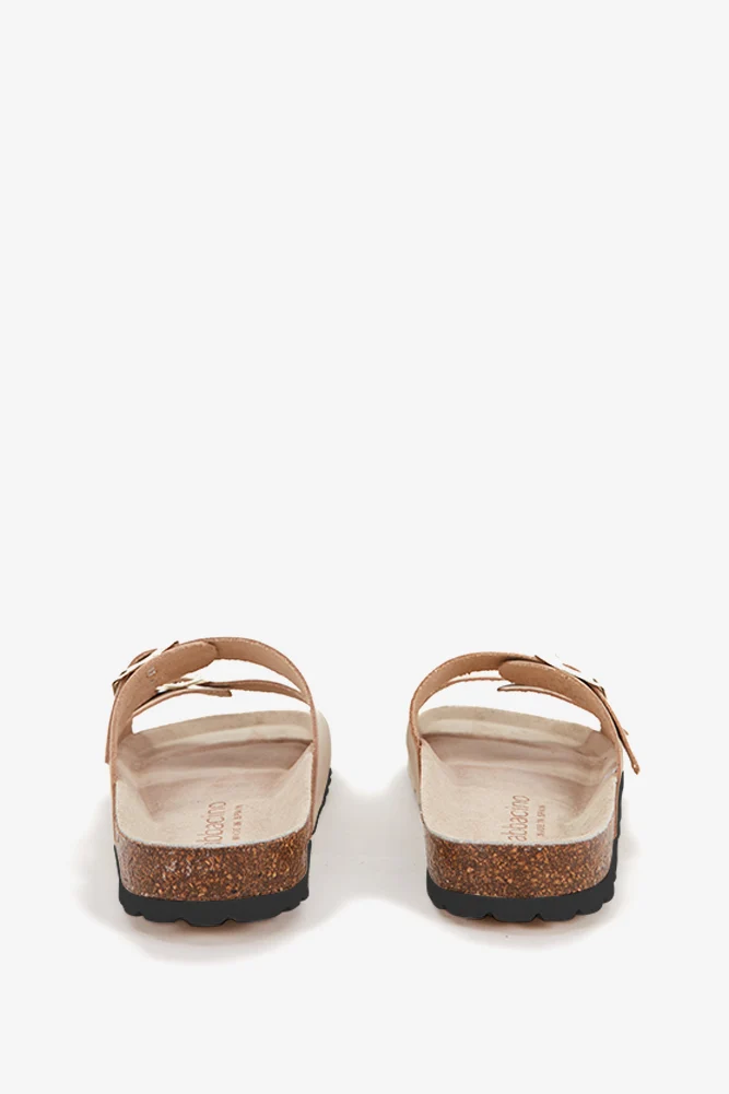 Sandalia plana de mujer de piel en beige - Imagen 7