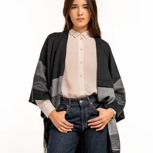 Poncho estampado a rayas negro