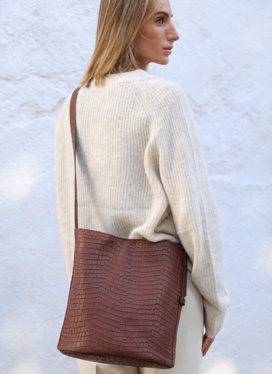 Bolso Cubo Piel Marrón Camel Bucket - Imagen 6