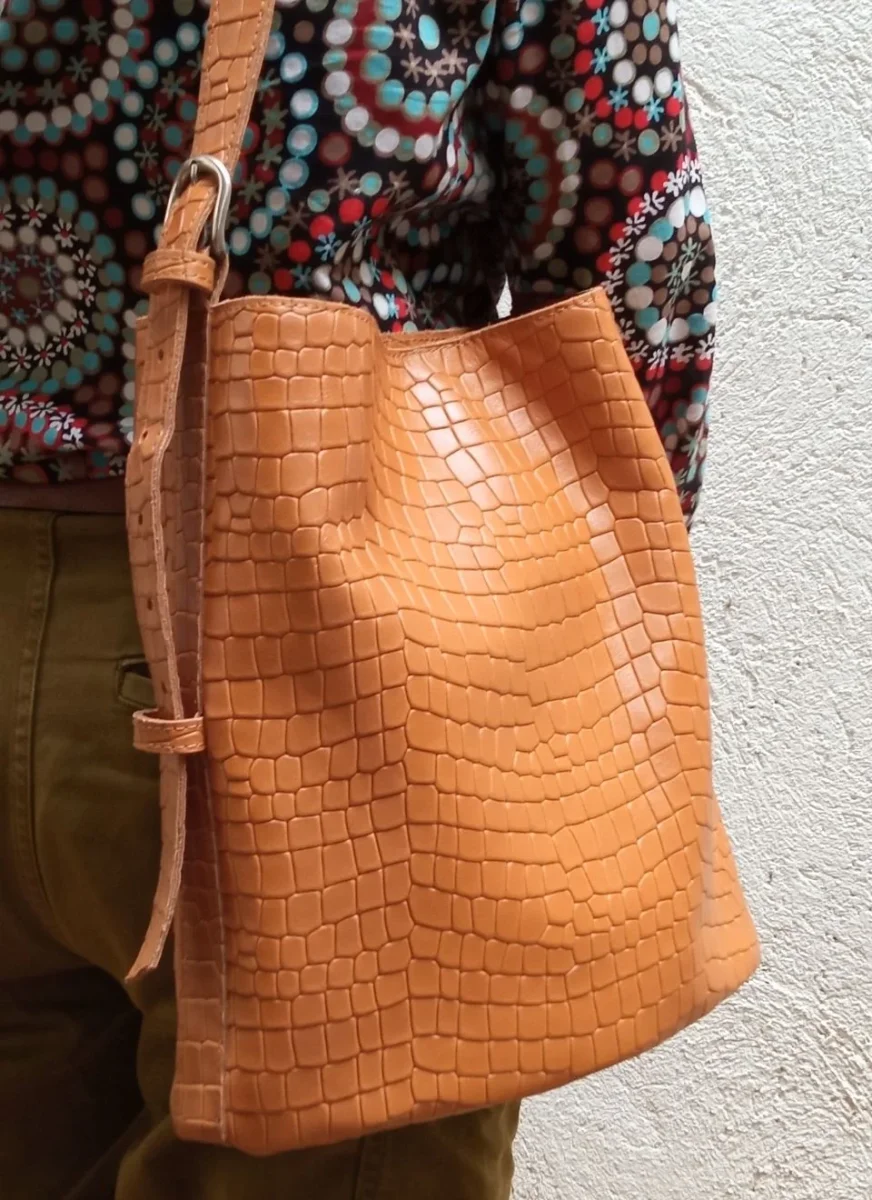 Bolso Cubo Piel Marrón Camel Bucket - Imagen 5