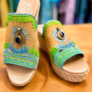 Sandalias verde y azul claro
