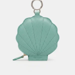 Llavero charm concha en piel turquesa