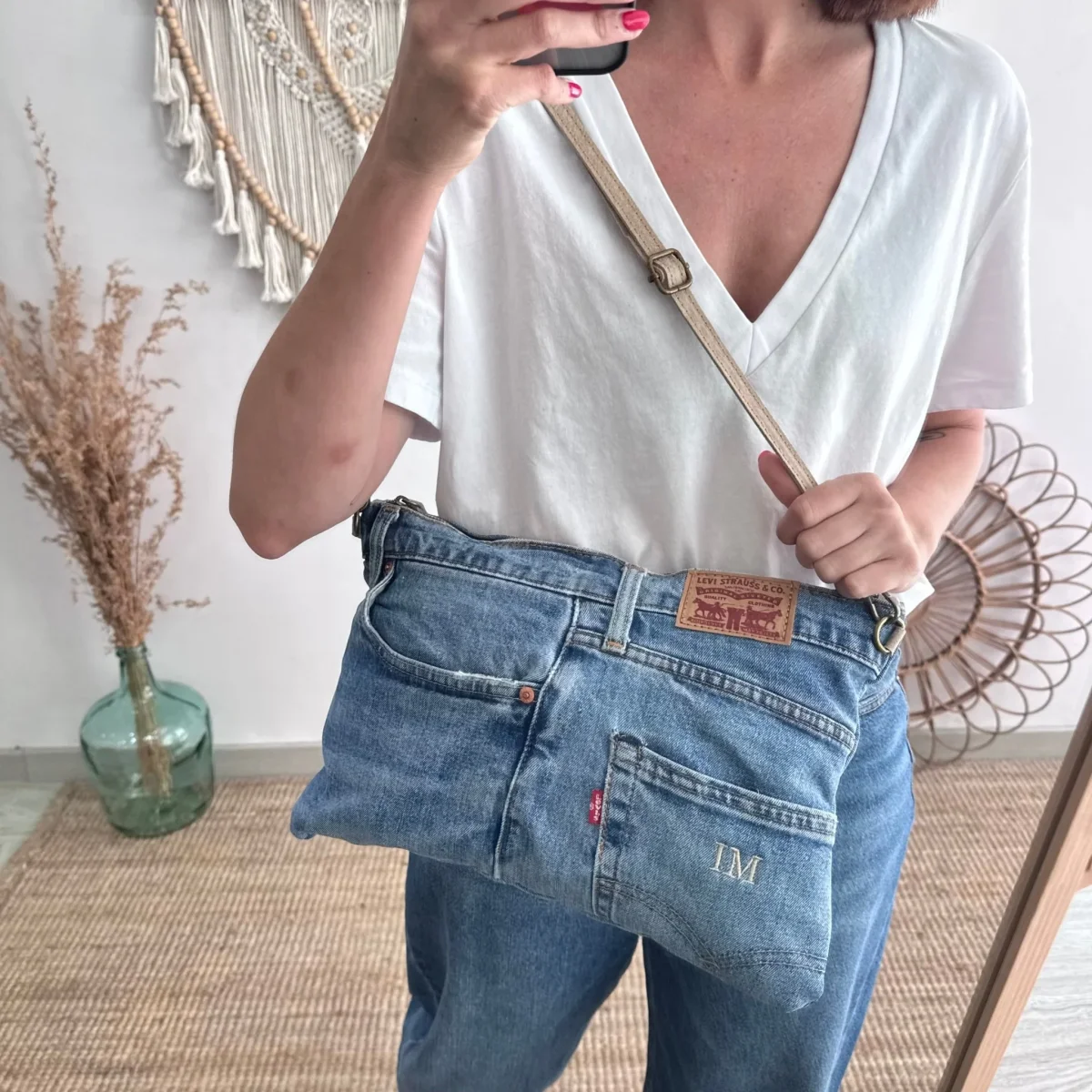 Bandolera denim asas piel taupe iniciales bordadas - Imagen 7