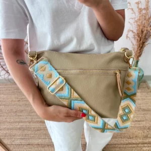 Bolso trapecio piel taupe cremallera iniciales bordadas