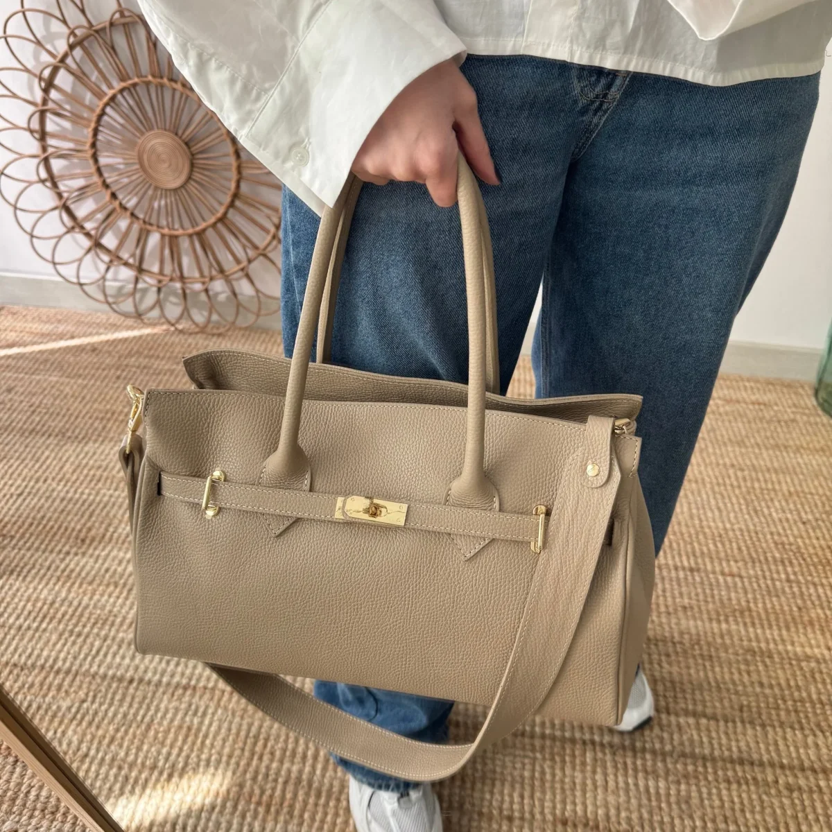 Bolso shopper taupe cierre dorado - Imagen 2