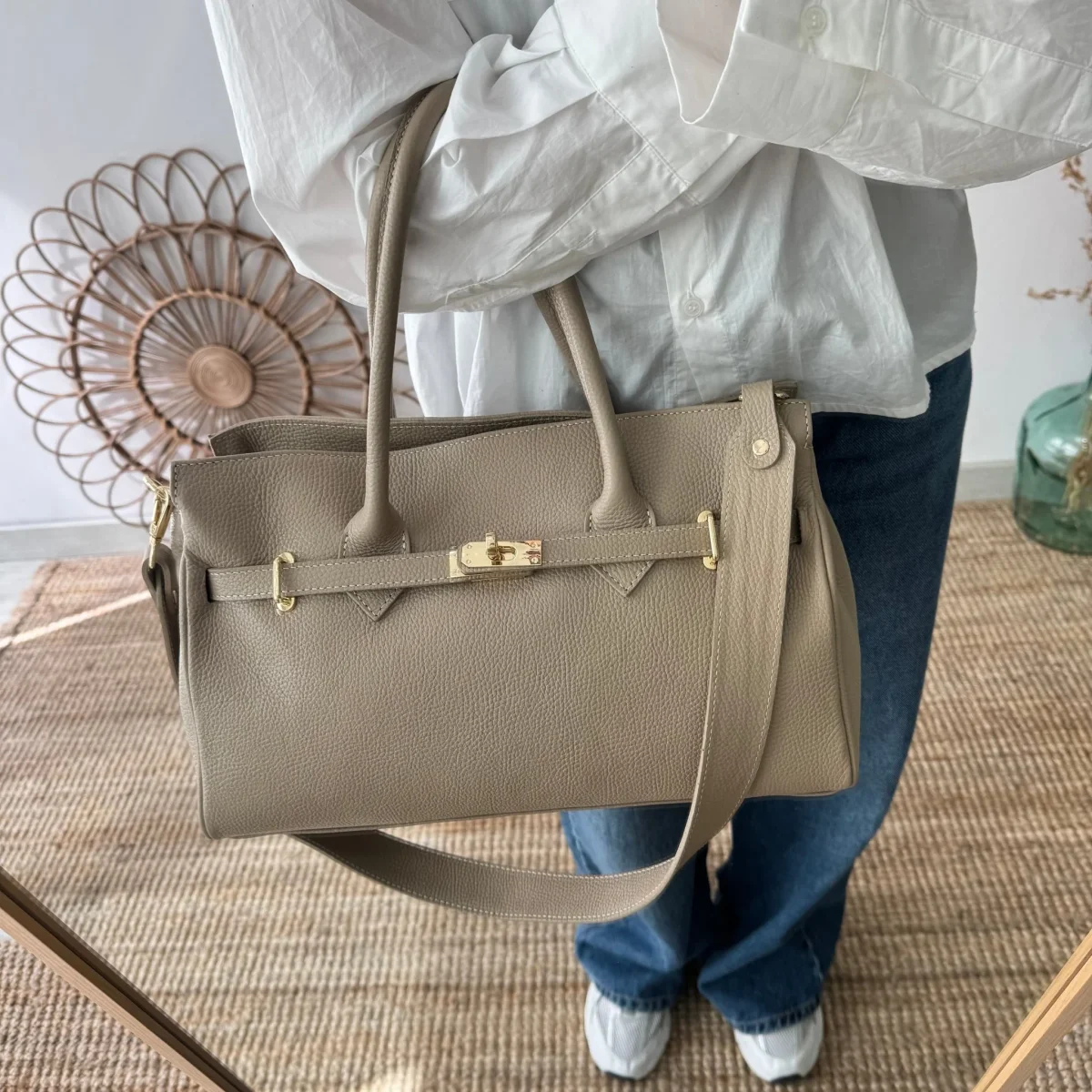 Bolso shopper taupe cierre dorado - Imagen 3