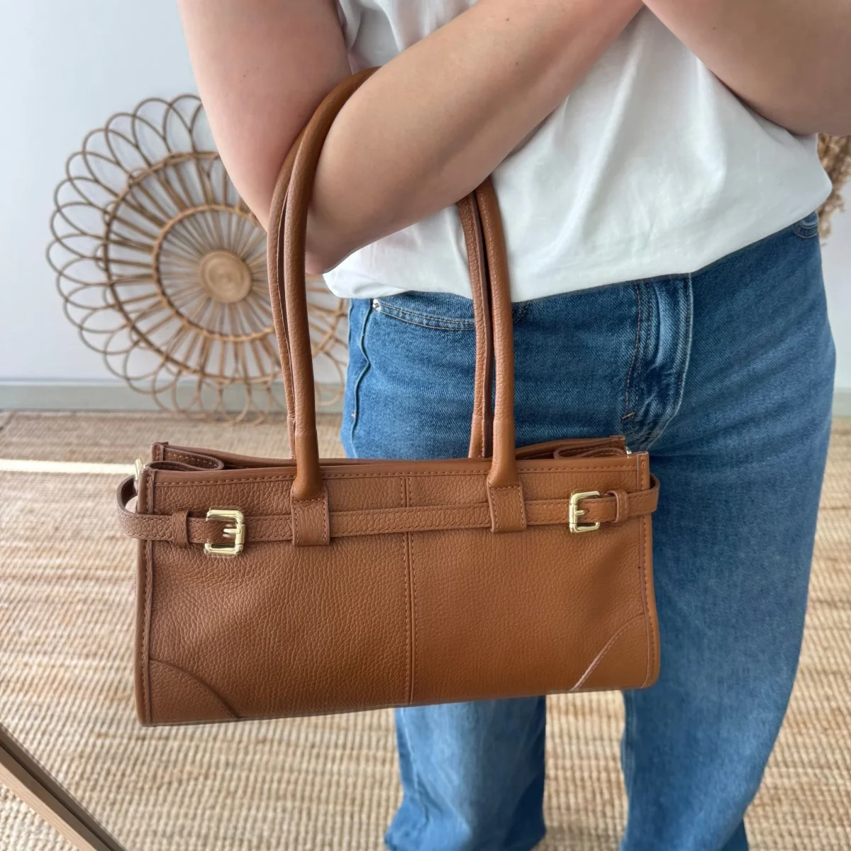 Bolso piel cierre cinturón camel - Imagen 3