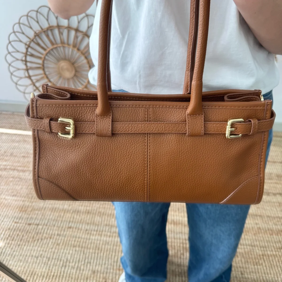Bolso piel cierre cinturón camel - Imagen 7