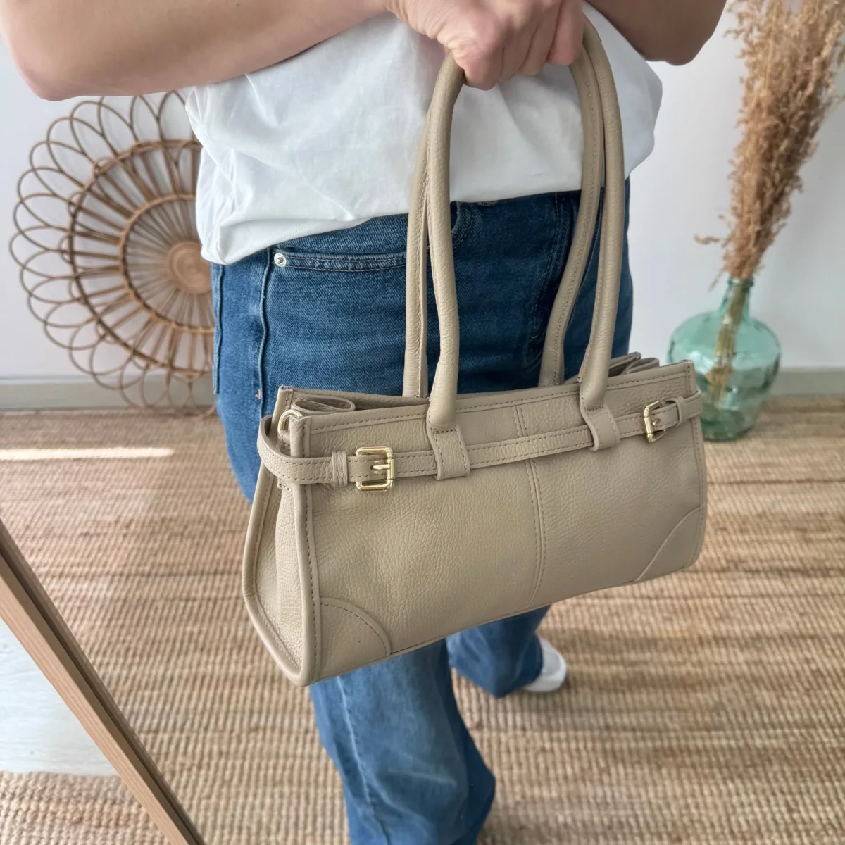 Bolso piel cierre cinturón taupe - Imagen 6