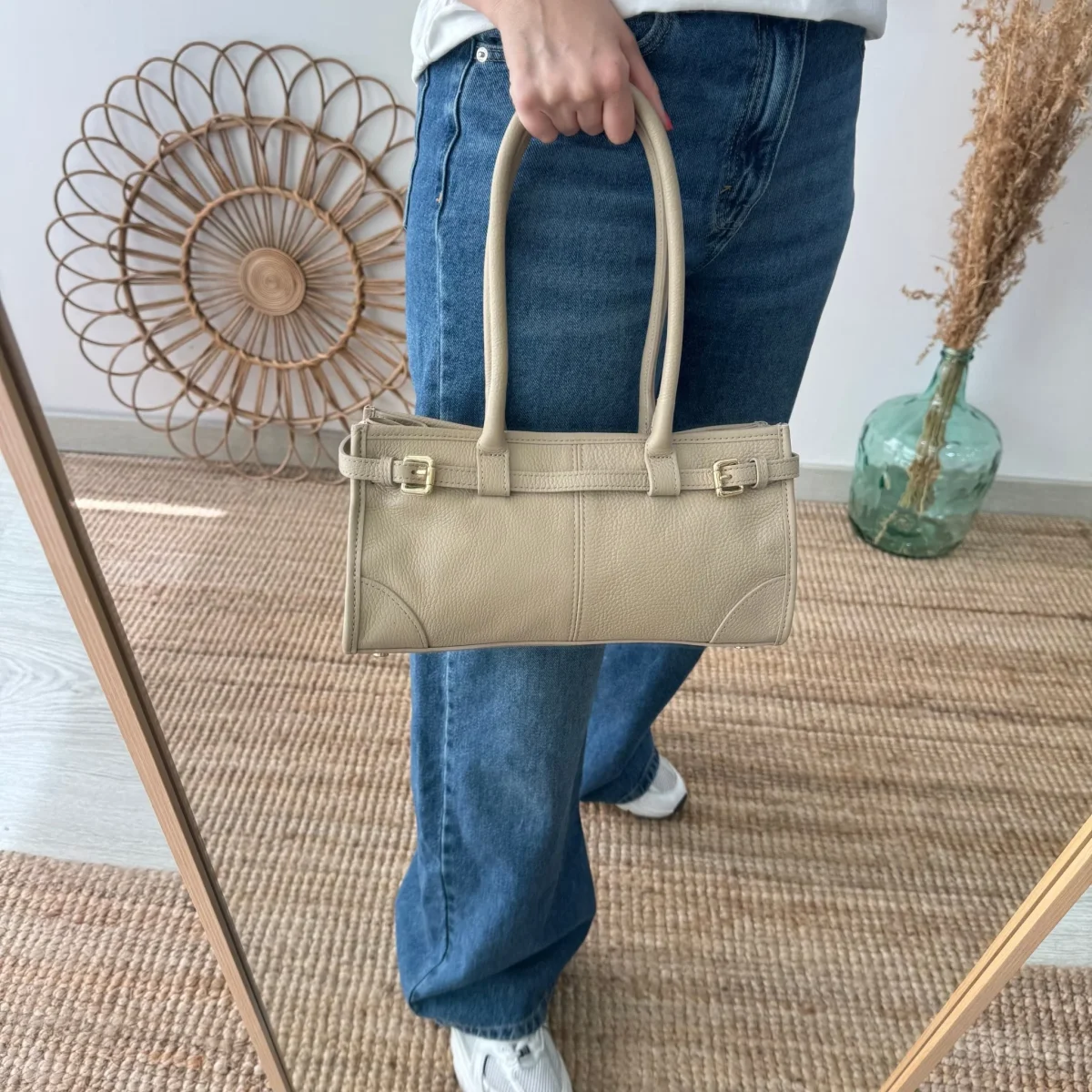 Bolso piel cierre cinturón taupe - Imagen 4