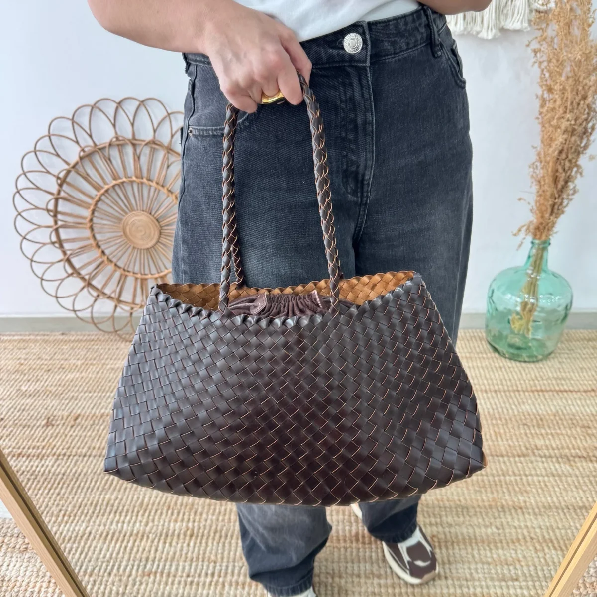 Bolso de piel trenzada trapecio marrón - Imagen 6