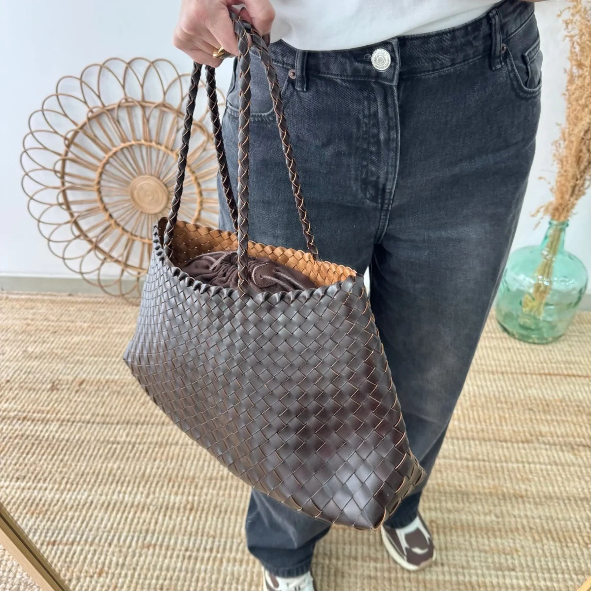 Bolso de piel trenzada trapecio marrón - Imagen 7