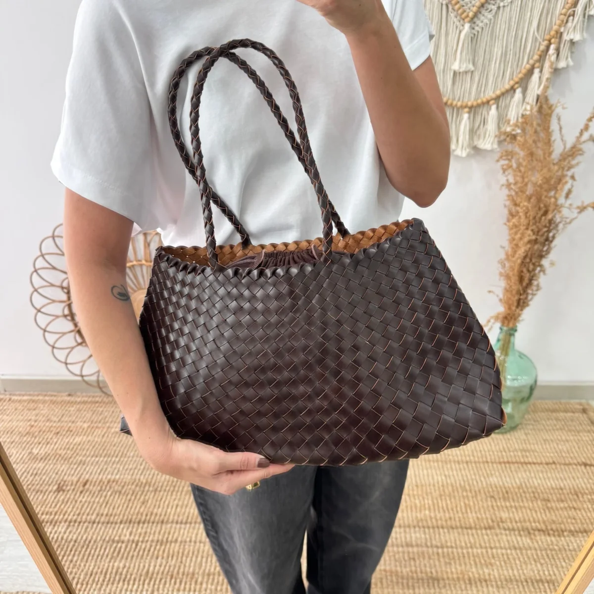 Bolso de piel trenzada trapecio marrón - Imagen 5