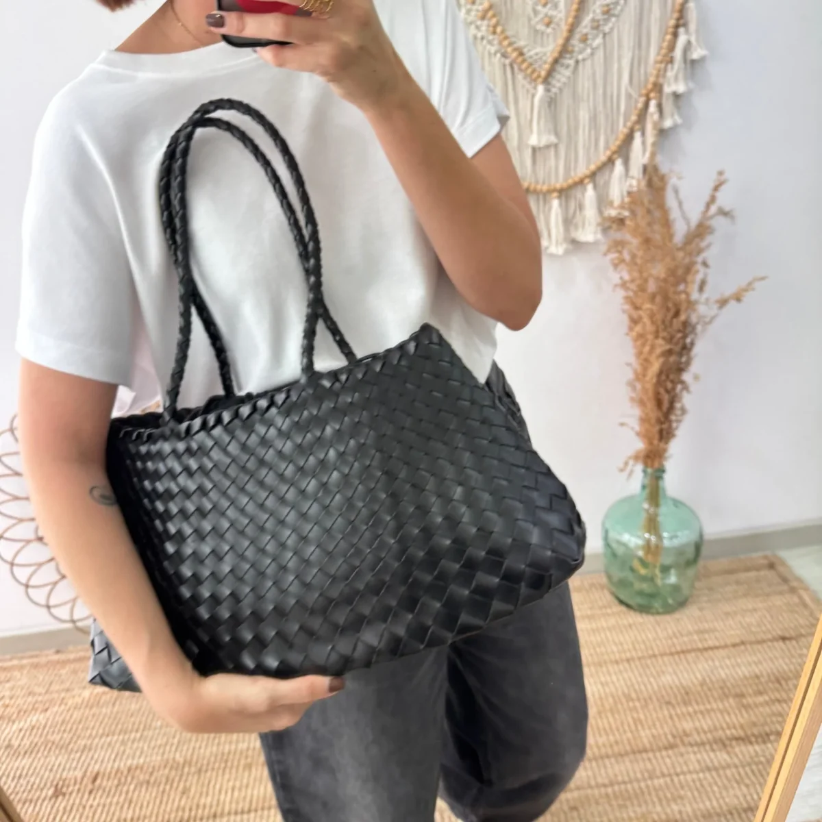 Bolso de piel trenzada trapecio negro - Imagen 4