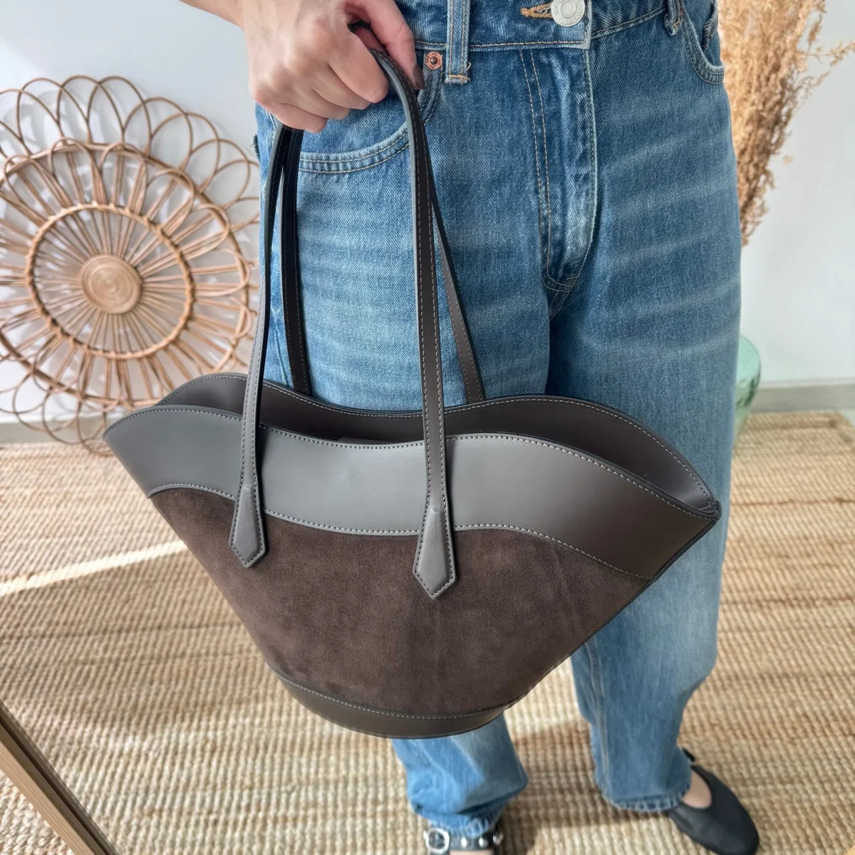 Tote estructurado en piel y serraje marrón chocolate - Imagen 7
