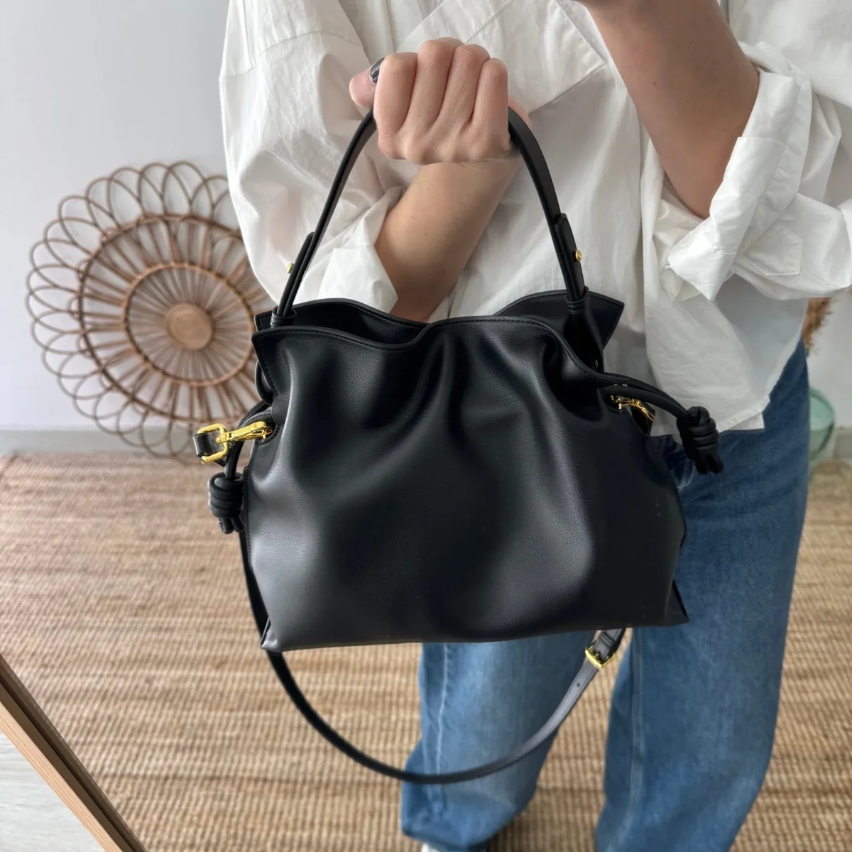 Bolso fruncido piel negro - Imagen 2