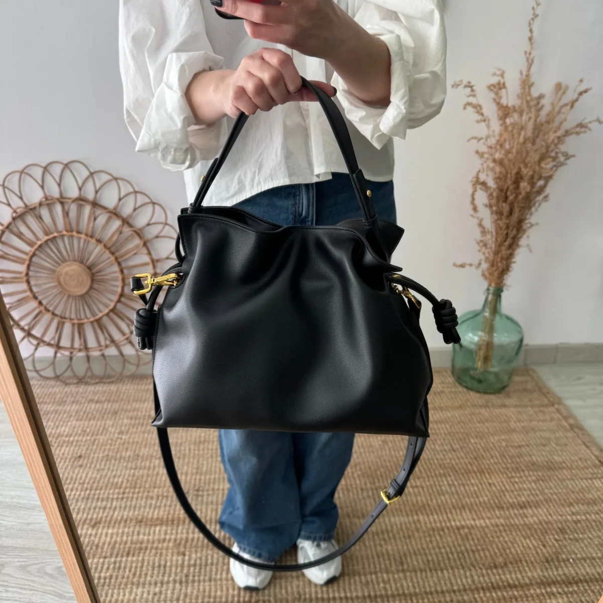 Bolso fruncido piel negro - Imagen 6