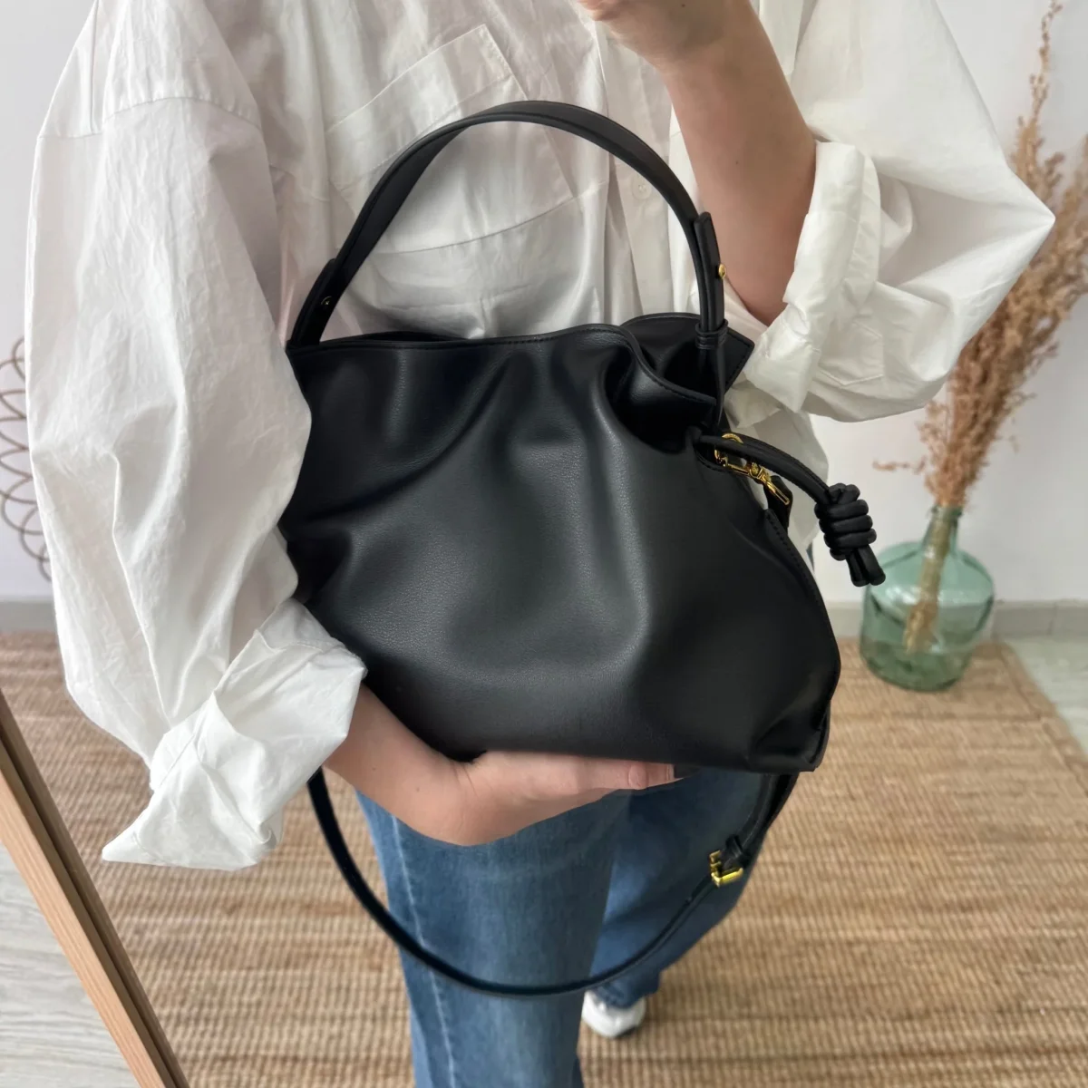 Bolso fruncido piel negro - Imagen 5