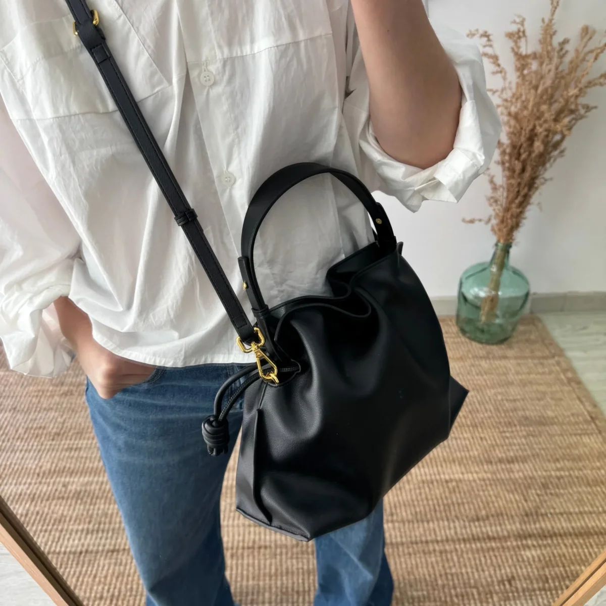 Bolso fruncido piel negro - Imagen 3