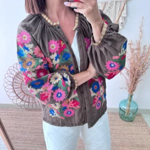 Chaqueta kimono corta marrón bordados