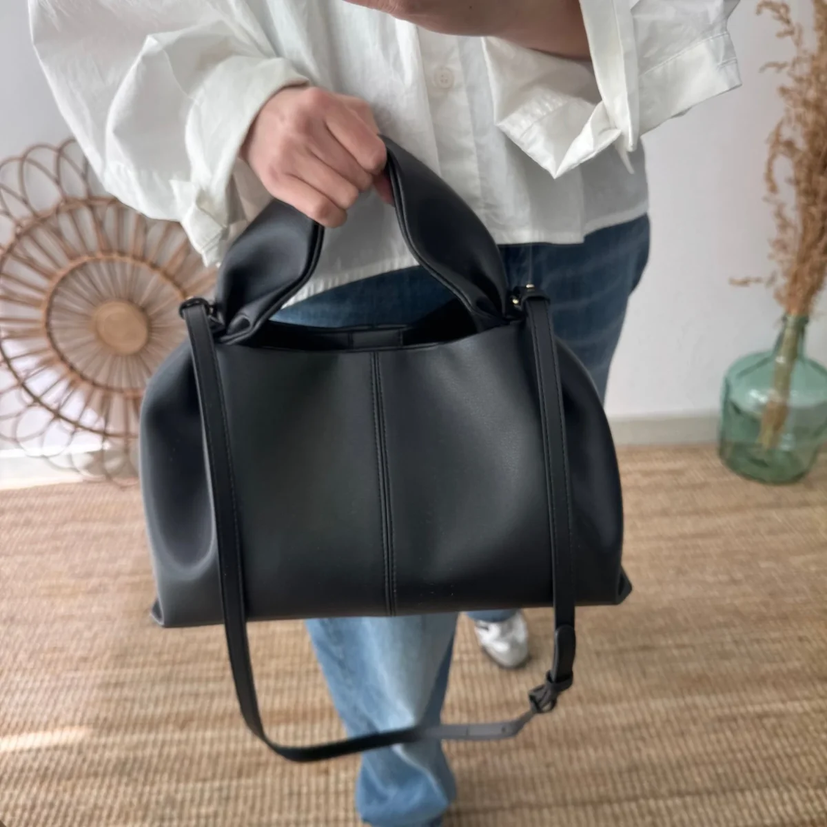 Bolso pliegue piel negro - Imagen 2