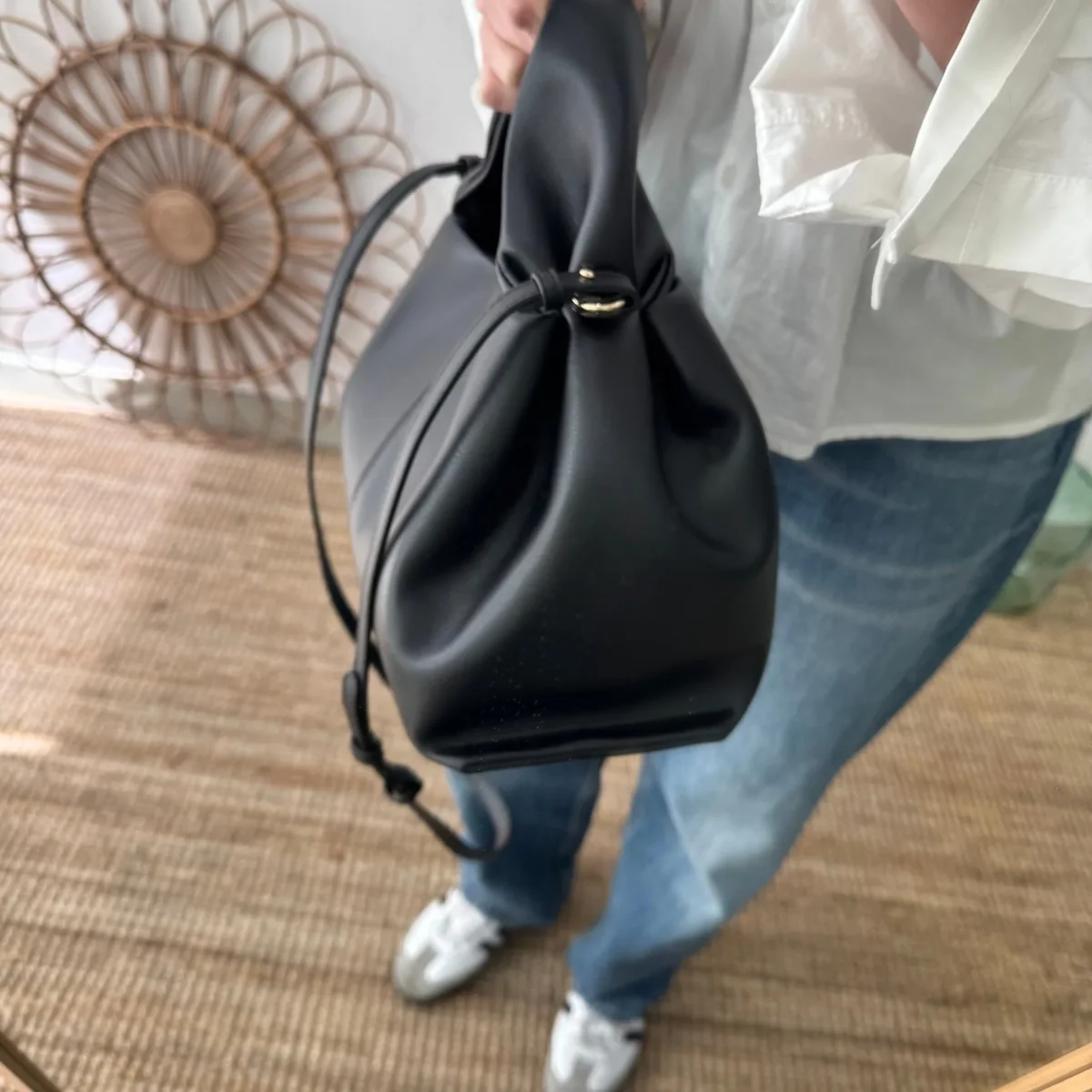 Bolso pliegue piel negro - Imagen 6