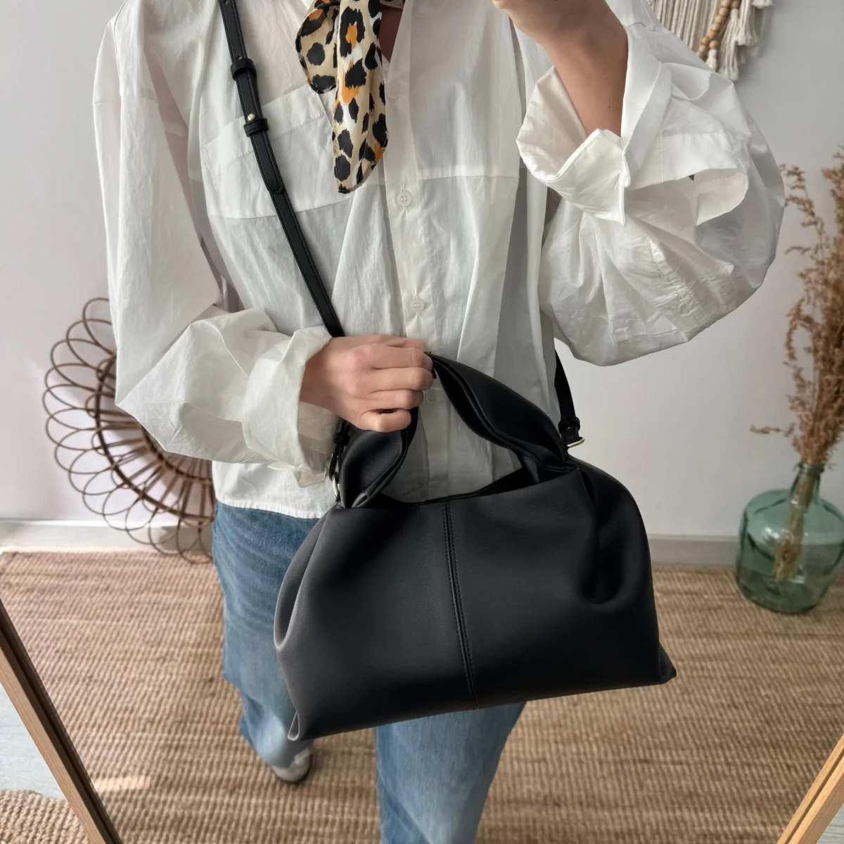 Bolso pliegue piel negro - Imagen 5