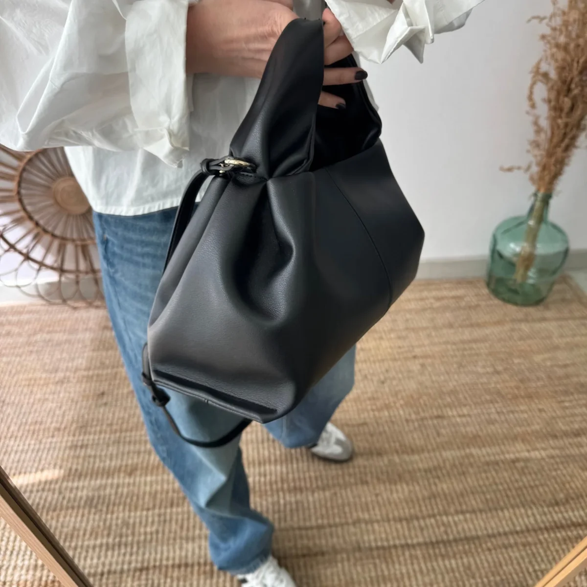 Bolso pliegue piel negro - Imagen 7